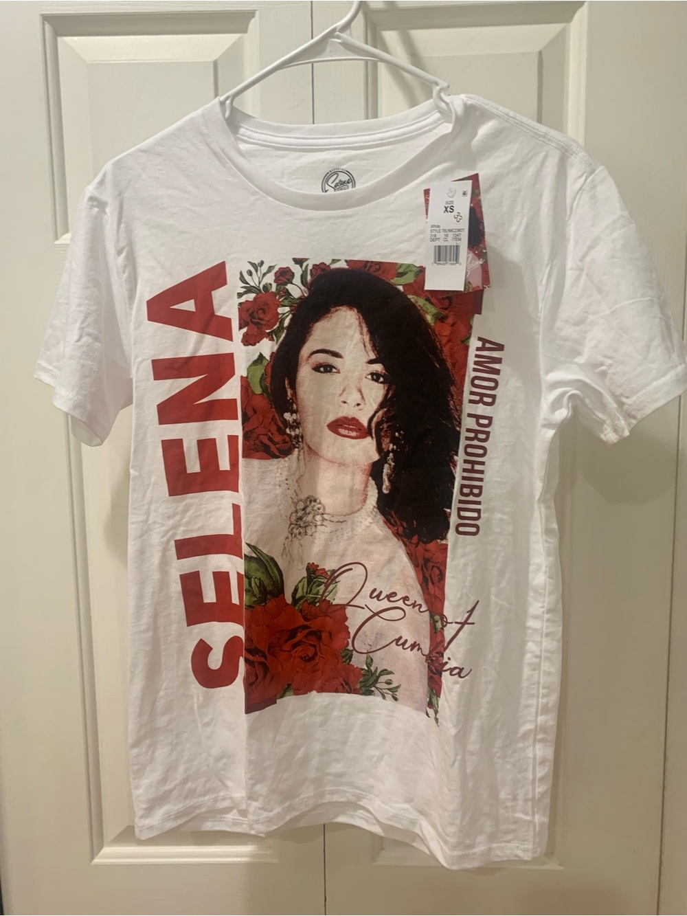 Selena short sleeve graphic tee size XS